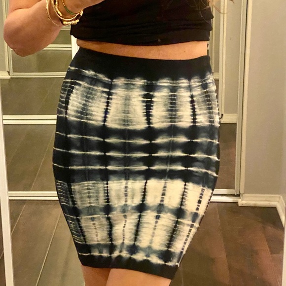 Mini skirt - Picture 2 of 2